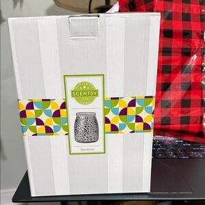 Scentsy Savanna Warmer with Vibrant Pattern